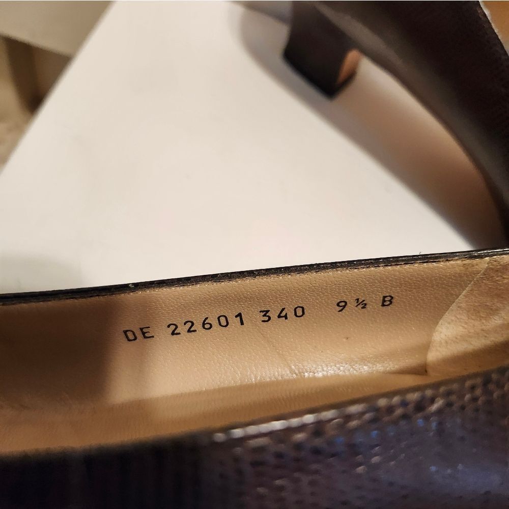 Salvatore Ferragamo Brown Florentine Leather Classic Pumps Sz. 9.5B Ret. $795 - Picture 12 of 12